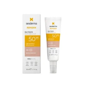 Fotoprotettore Sesderma Spf 50 Facial Touch Silk + Colore